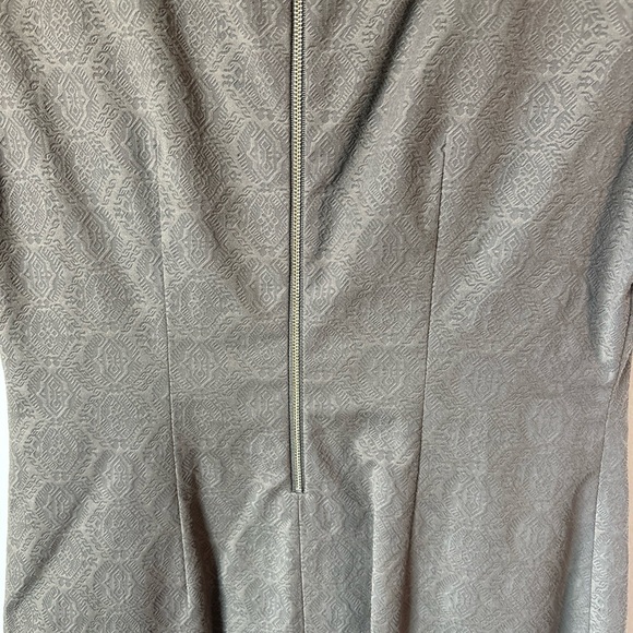 NWT Tahari textured sheath dress in gorgeous deep olive size 10. - Picture 9 of 9